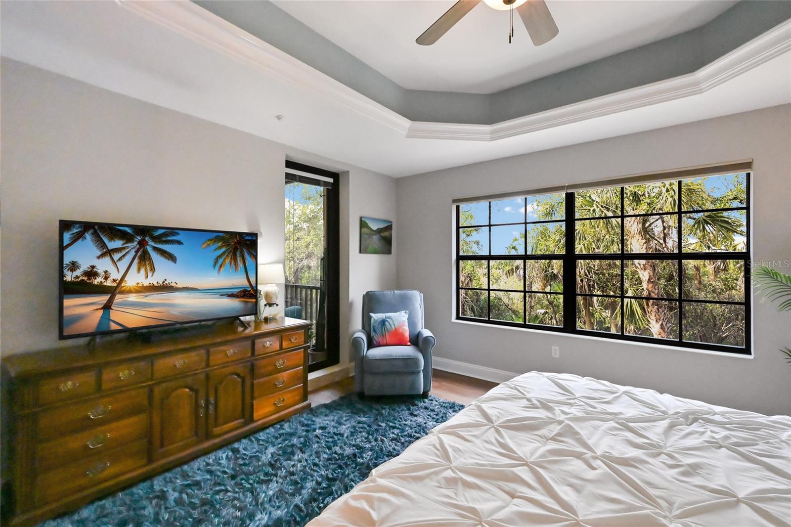 7718 LAKE VISTA CT #201