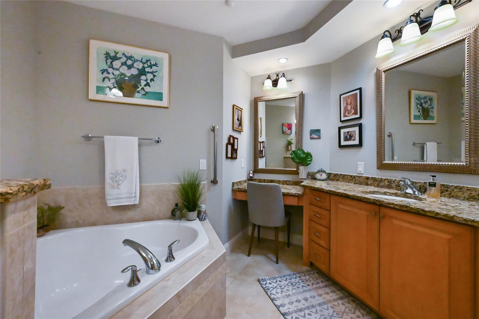 7718 LAKE VISTA CT #201