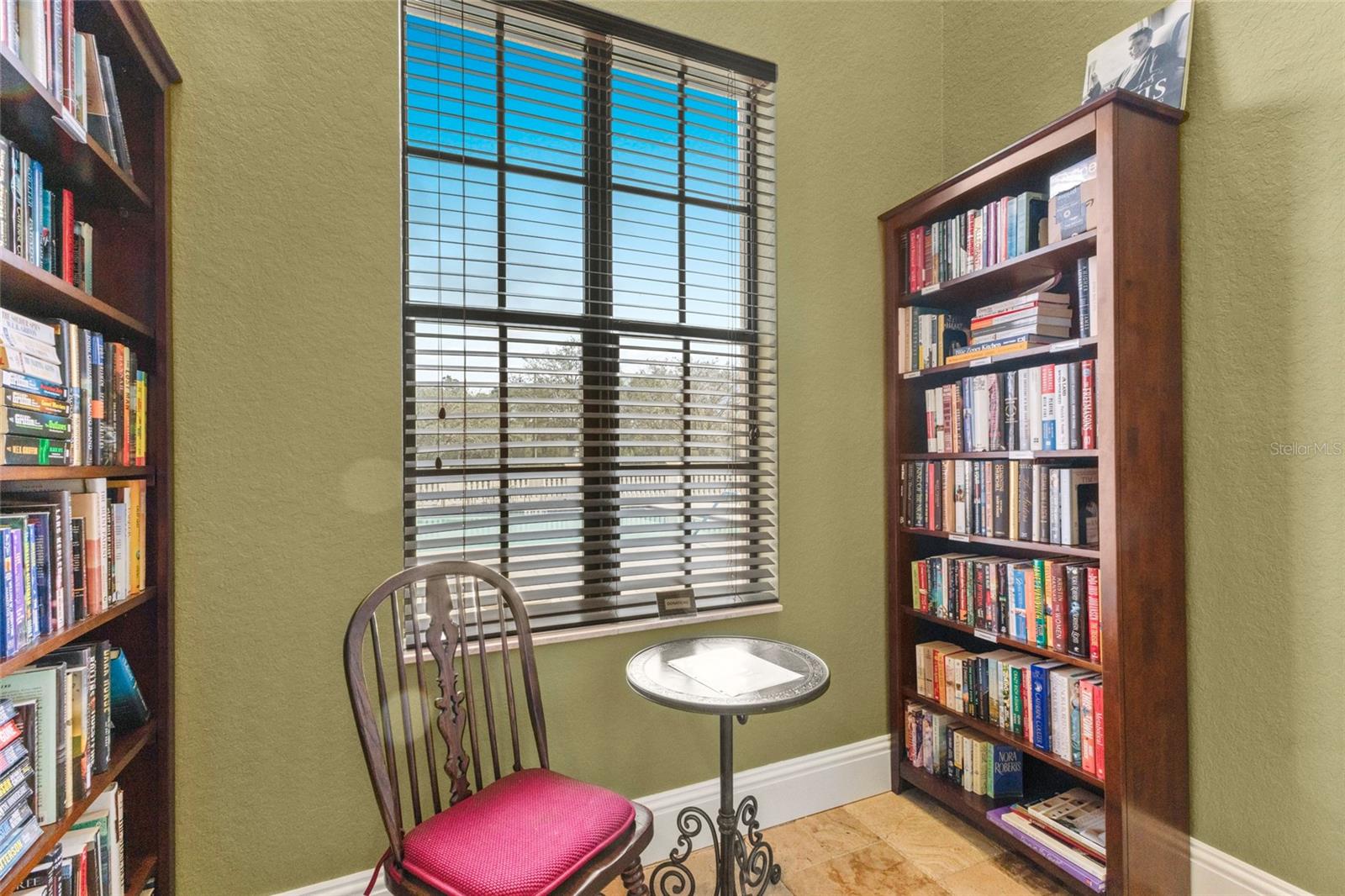 7718 LAKE VISTA CT #201