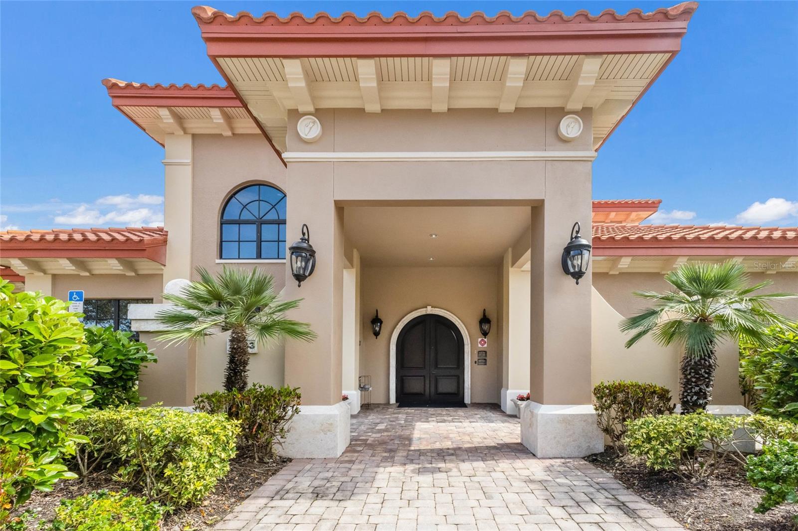 7718 LAKE VISTA CT #201