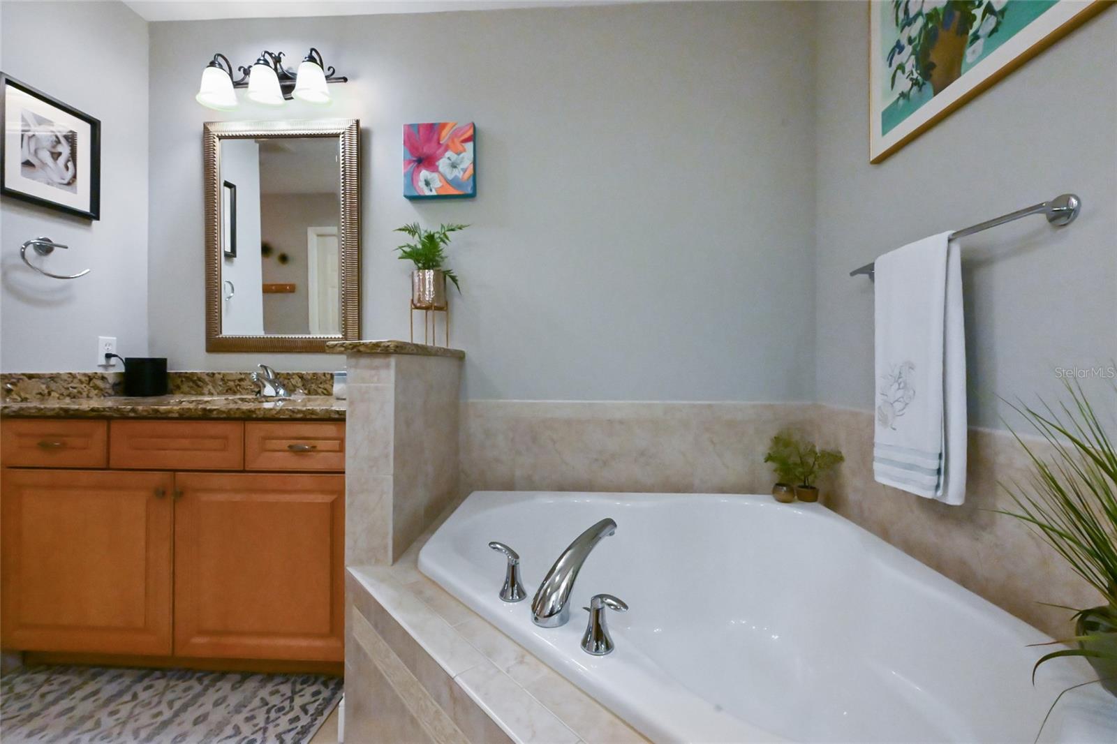 7718 LAKE VISTA CT #201