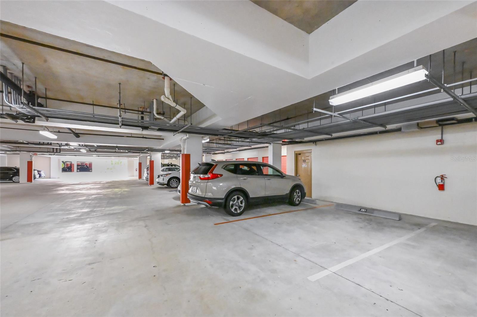 7718 LAKE VISTA CT #201