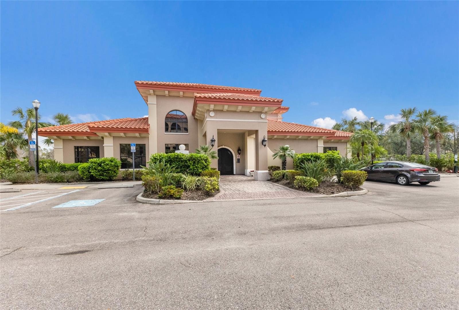 7718 LAKE VISTA CT #201