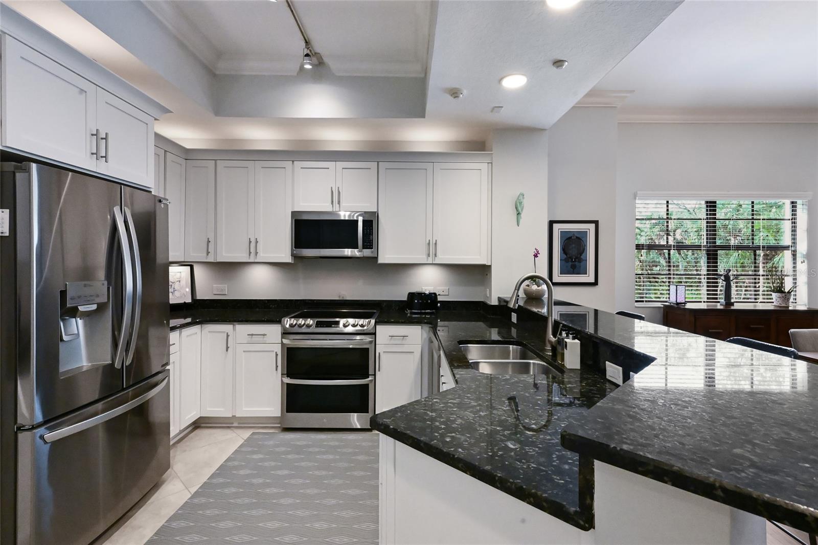 7718 LAKE VISTA CT #201