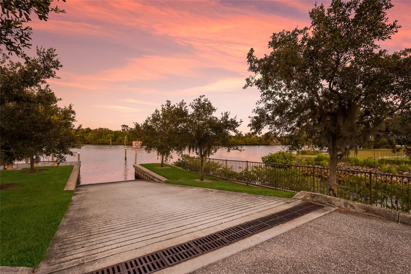 1622 CHANNELSIDE PL