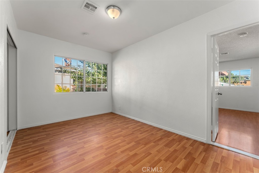 10304 Kauffman Avenue