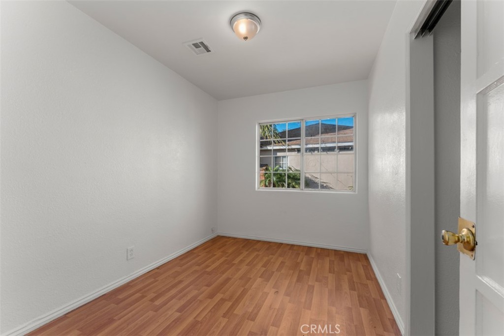 10304 Kauffman Avenue