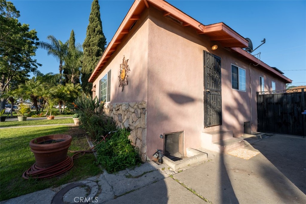 10304 Kauffman Avenue