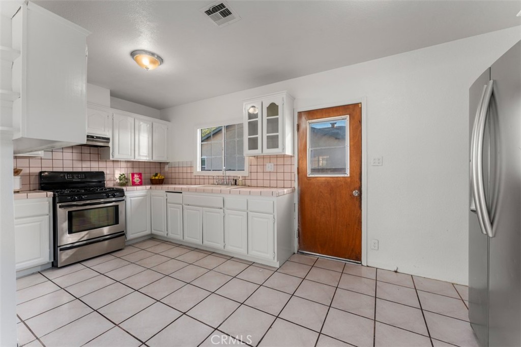 10304 Kauffman Avenue