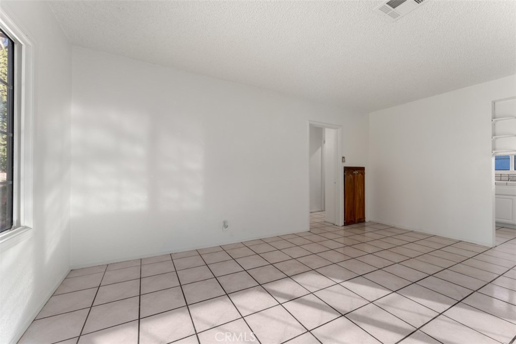 10304 Kauffman Avenue