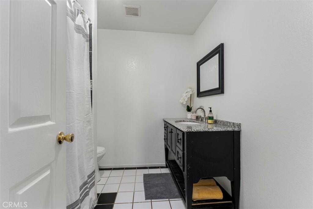 10304 Kauffman Avenue