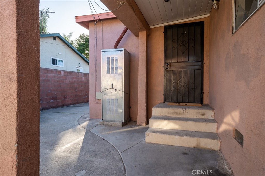 10304 Kauffman Avenue