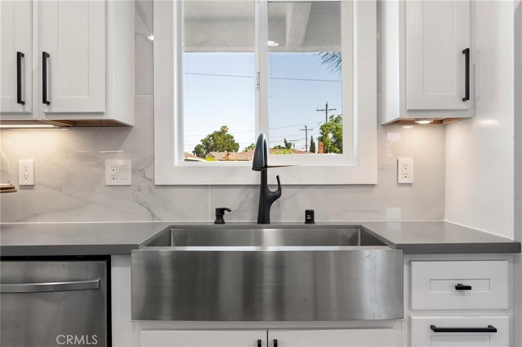 1715 E Redwood Avenue