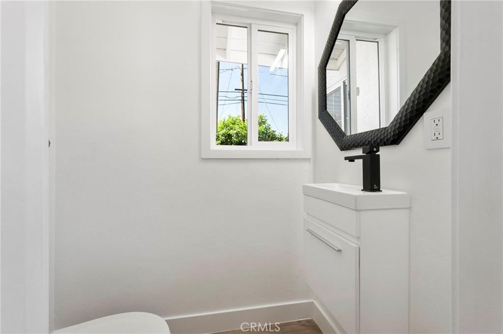 1715 E Redwood Avenue