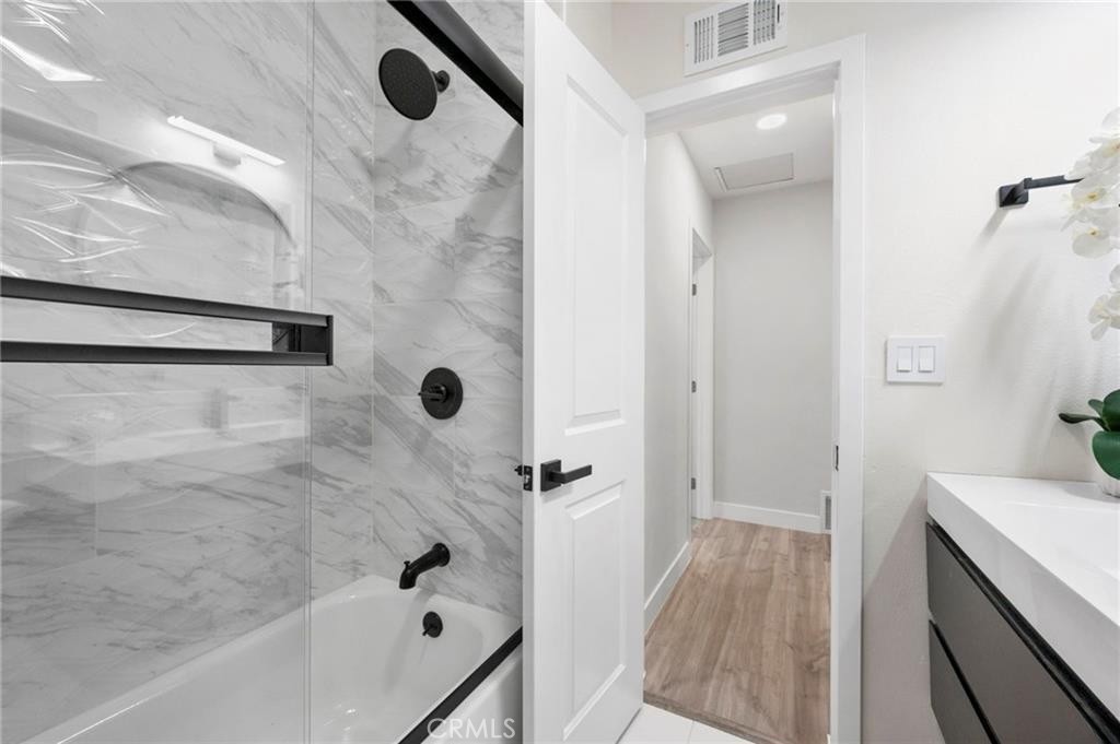 1715 E Redwood Avenue