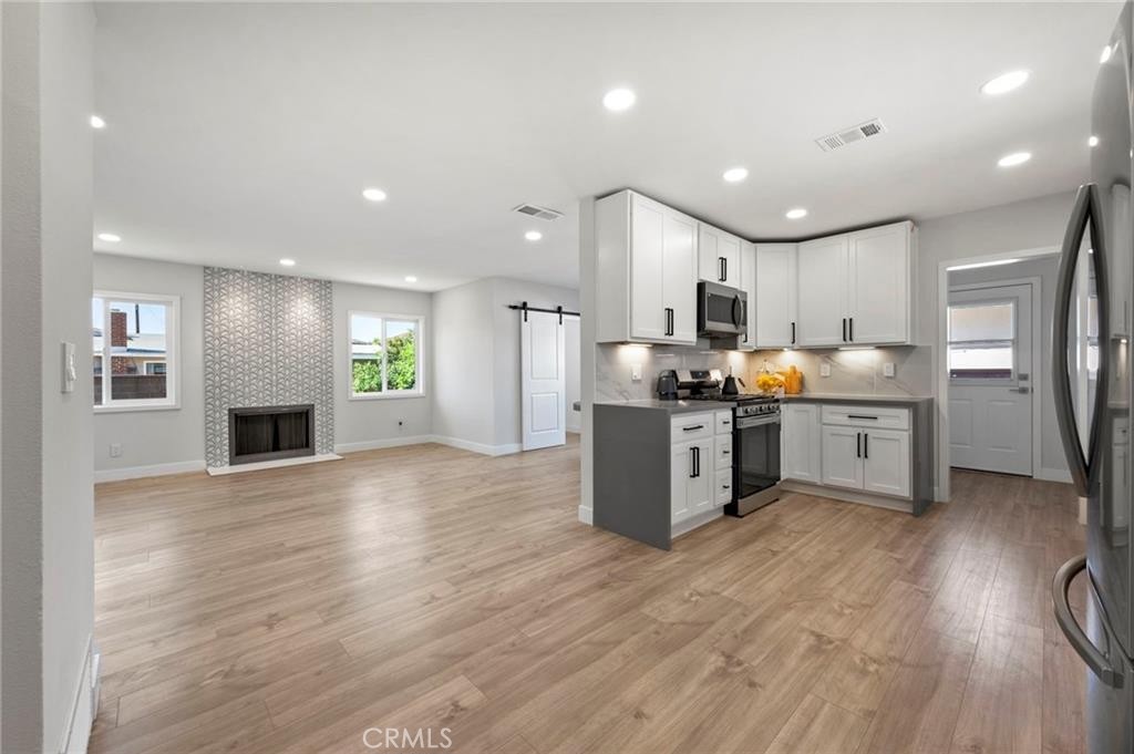 1715 E Redwood Avenue