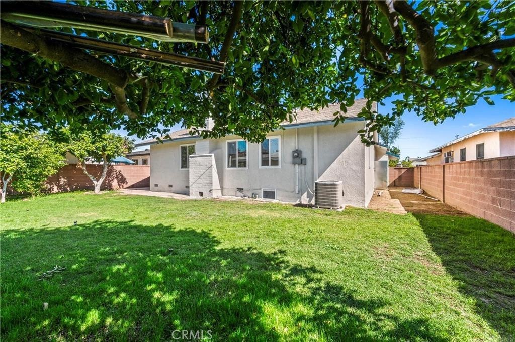 1715 E Redwood Avenue