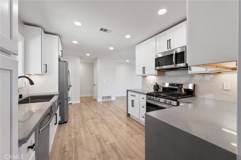 1715 E Redwood Avenue