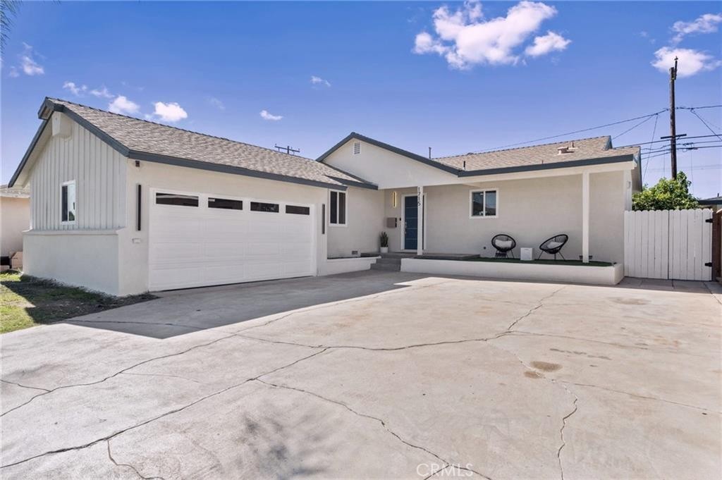 1715 E Redwood Avenue