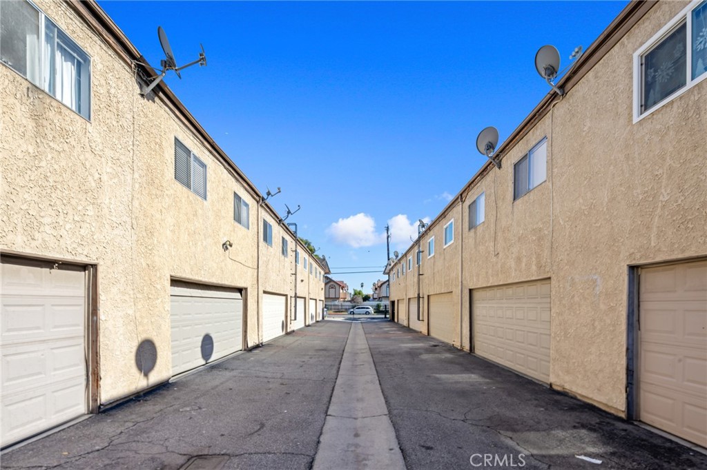 4409 Merced Avenue 15