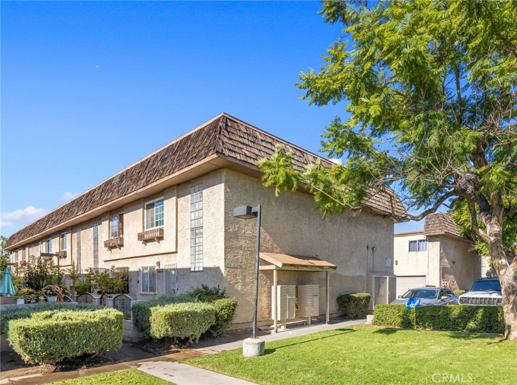 4409 Merced Avenue 15