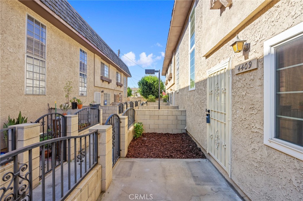 4409 Merced Avenue 15