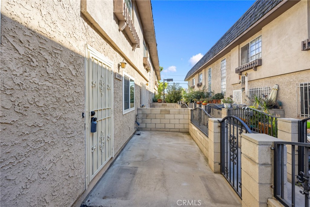 4409 Merced Avenue 15