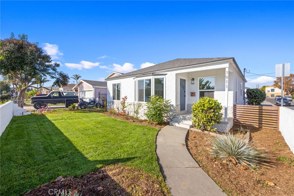 1911 E San Vincente Street