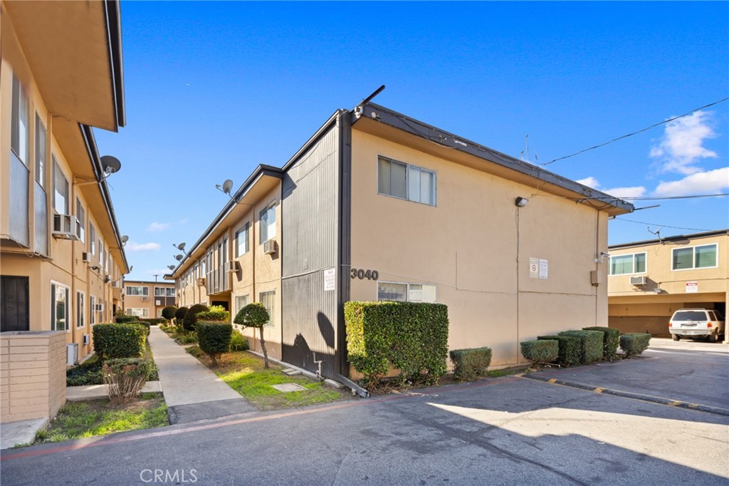 3040 Vineland Avenue 9