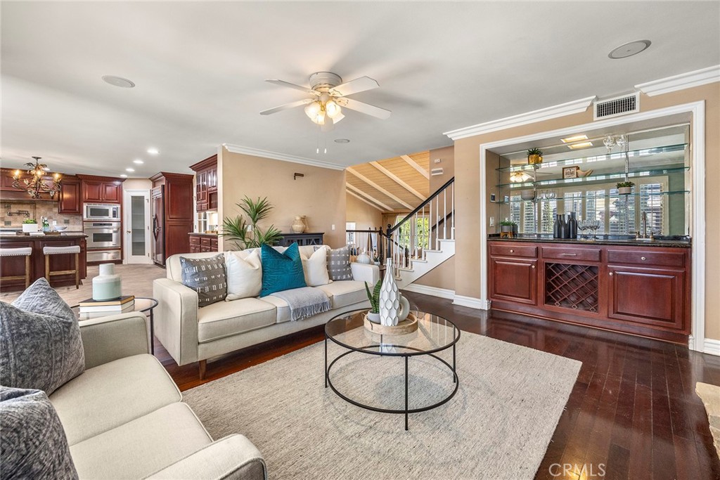 5553 Avenida Florencia