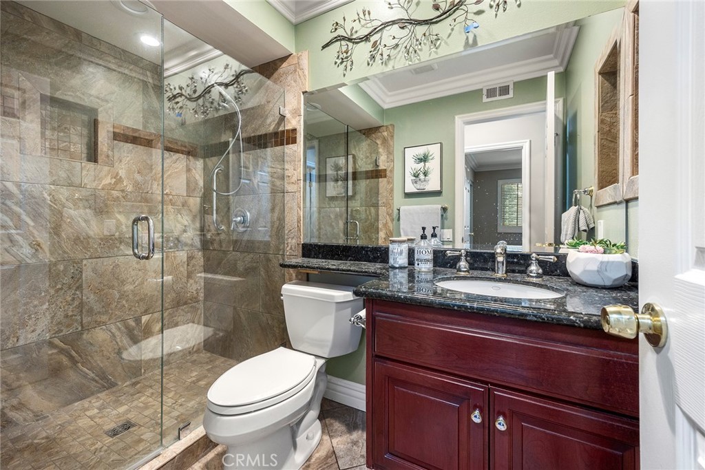 5553 Avenida Florencia