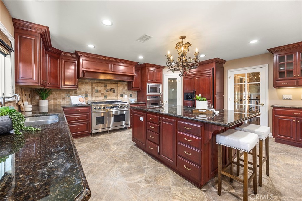 5553 Avenida Florencia