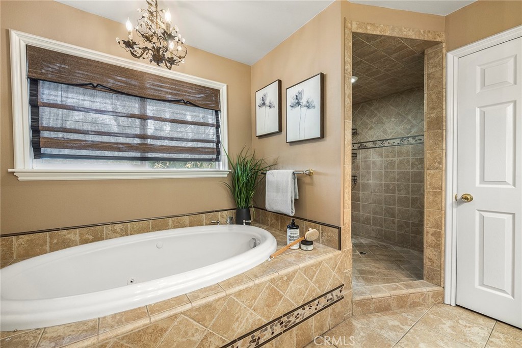 5553 Avenida Florencia