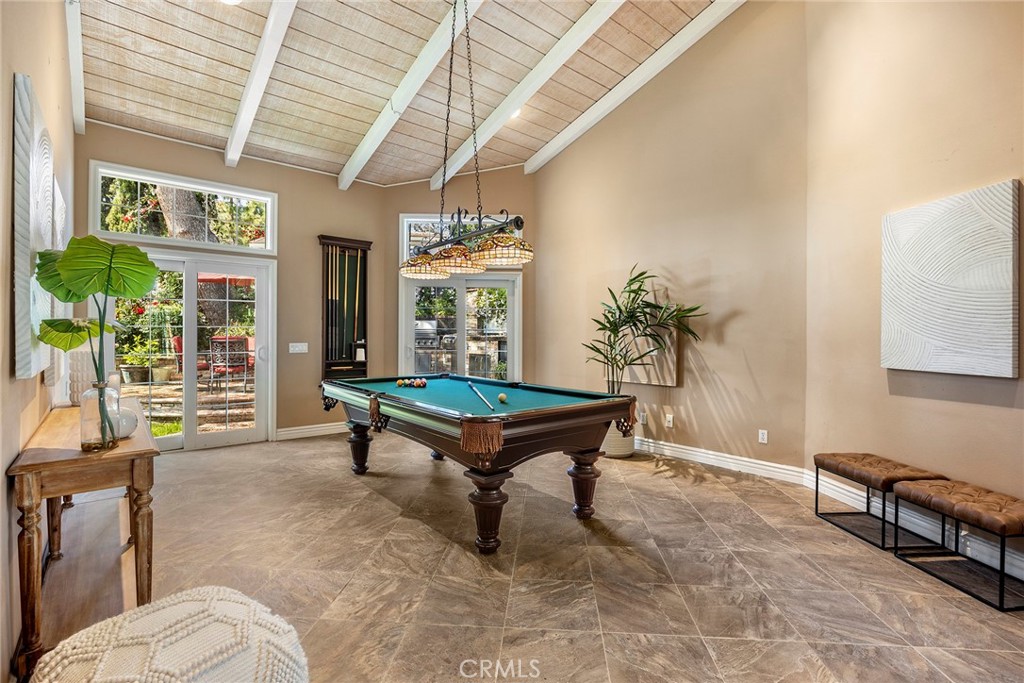 5553 Avenida Florencia