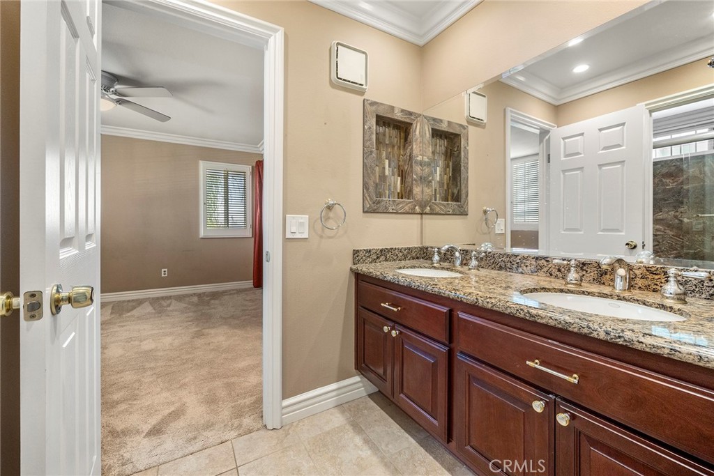 5553 Avenida Florencia