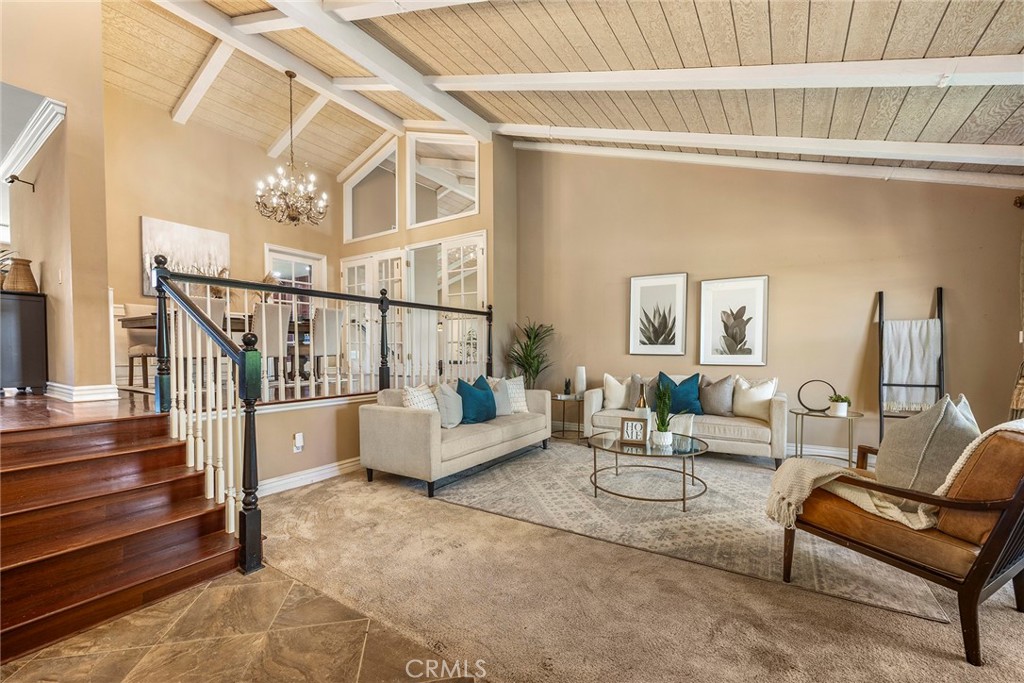 5553 Avenida Florencia