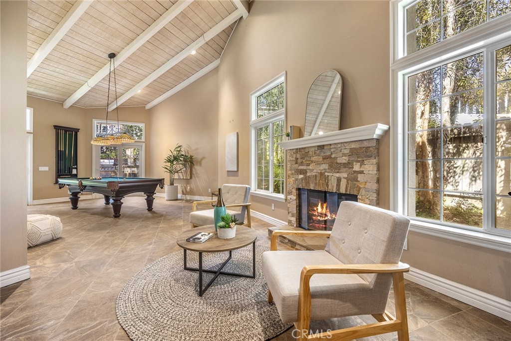 5553 Avenida Florencia