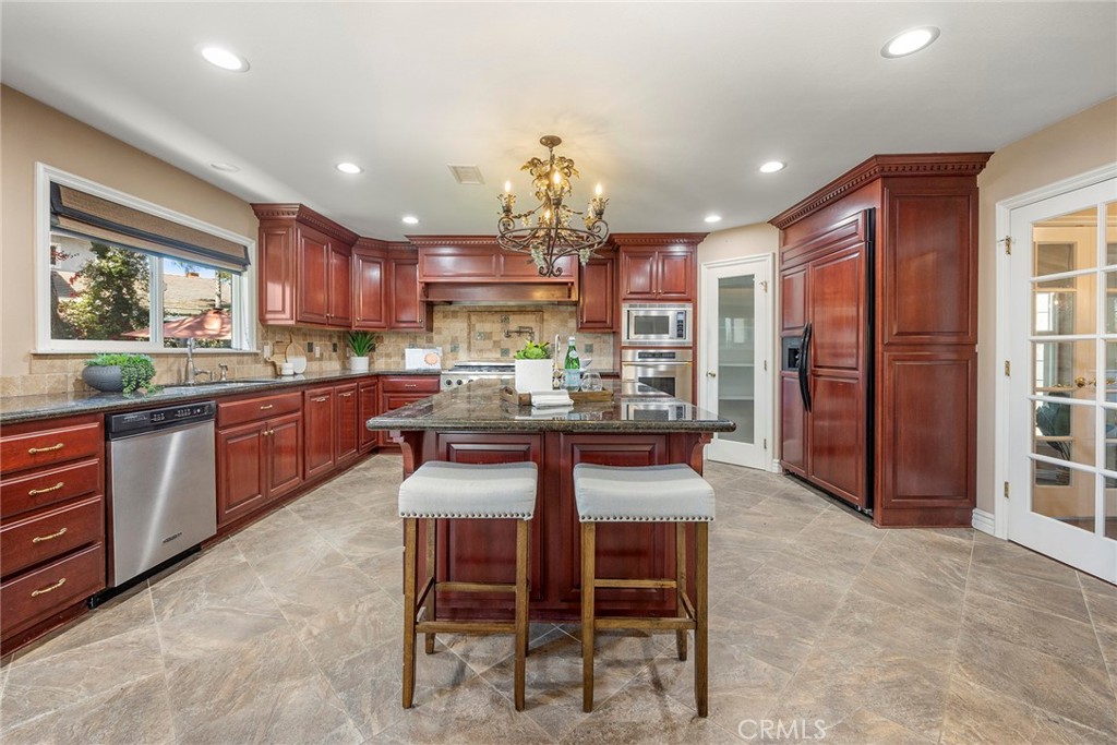 5553 Avenida Florencia