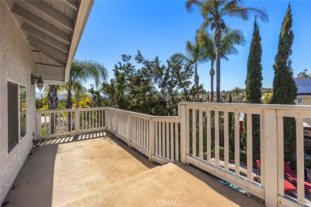 5553 Avenida Florencia