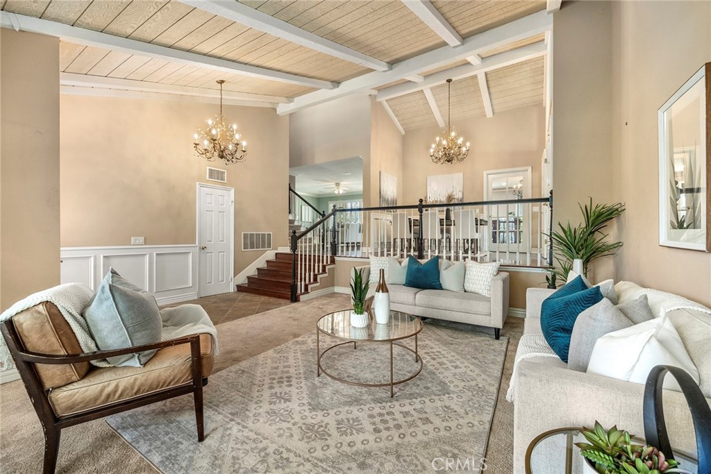 5553 Avenida Florencia