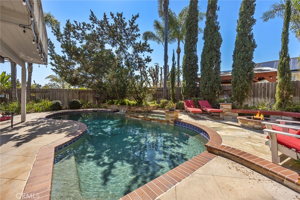 5553 Avenida Florencia