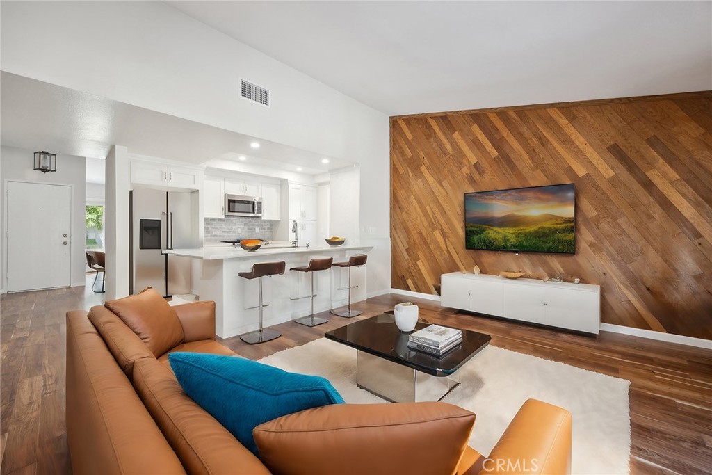 7614 E Woodsboro Avenue