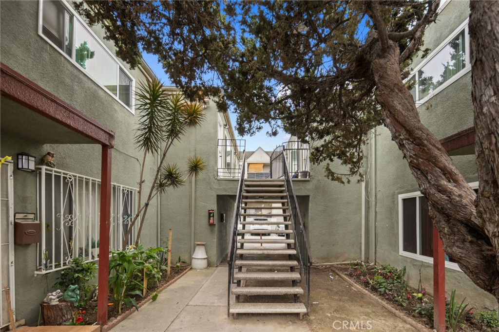 2101 S Pacific Avenue 69