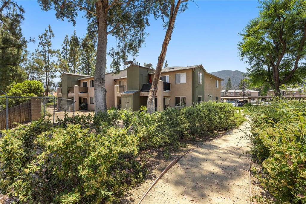 2548 Avenida Del Vista 101