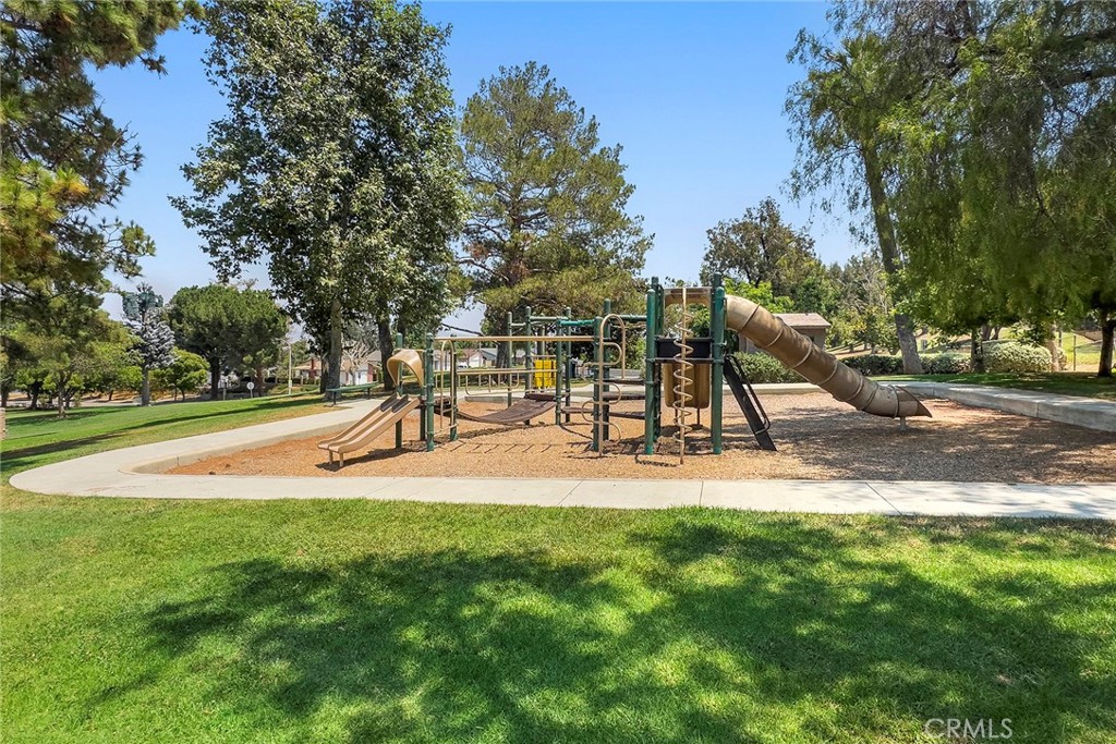 2548 Avenida Del Vista 101