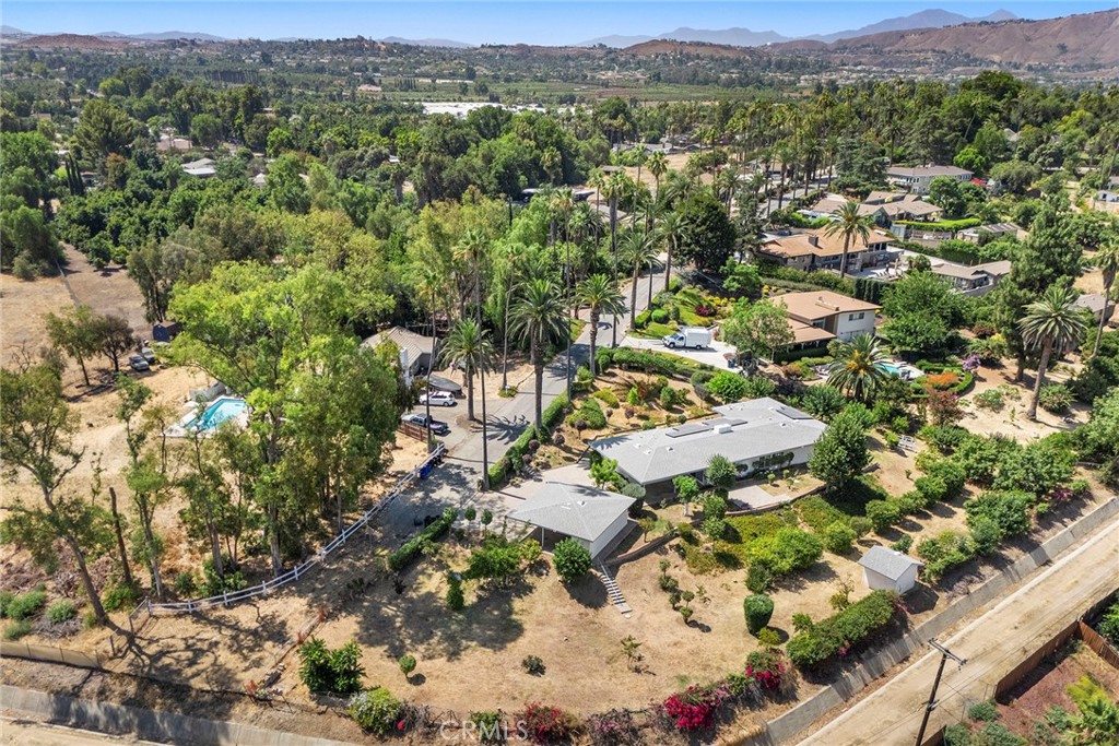 2976 Las Flores Avenue