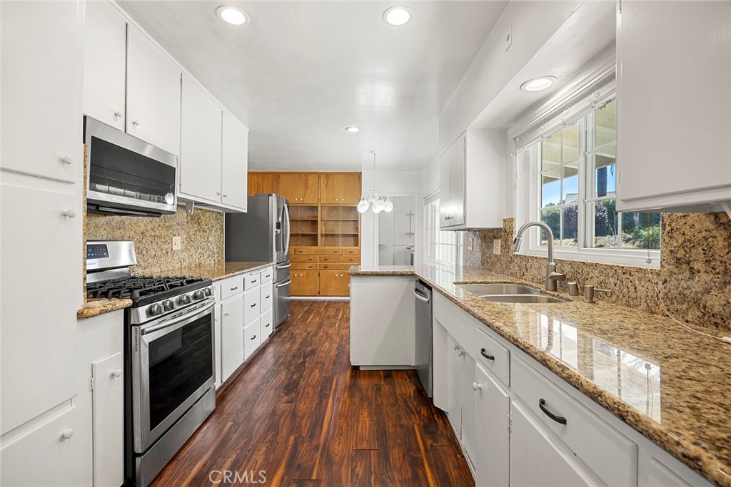 2976 Las Flores Avenue