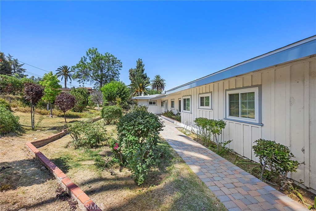 2976 Las Flores Avenue