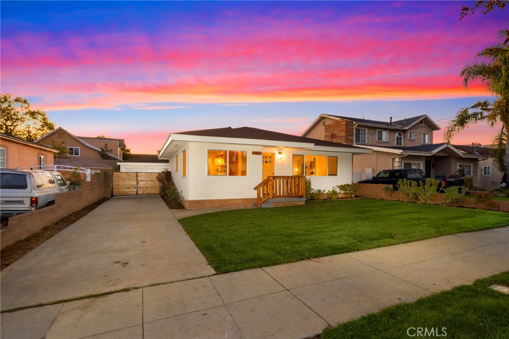 1043 S Grevillea Avenue