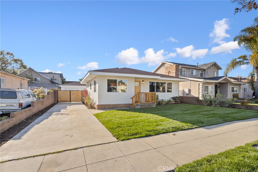 1043 S Grevillea Avenue